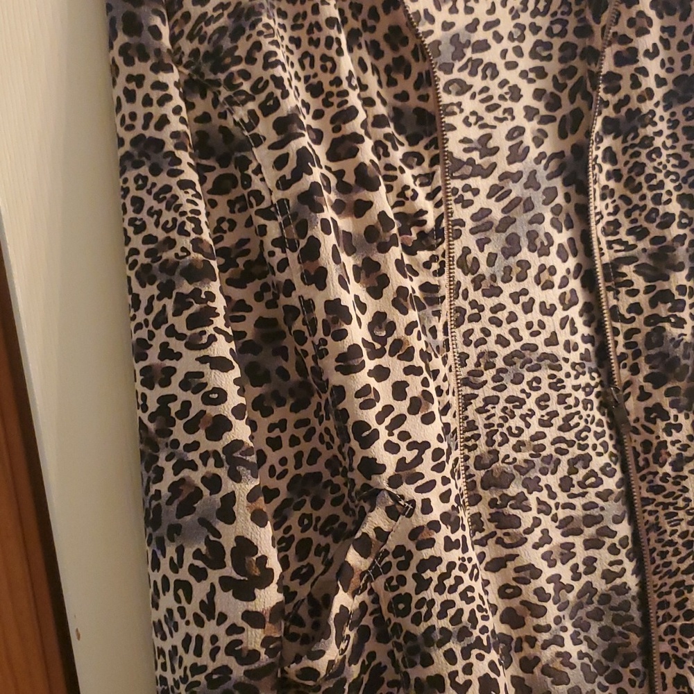 Leopard print zip up jacket - Picture 2 of 5
